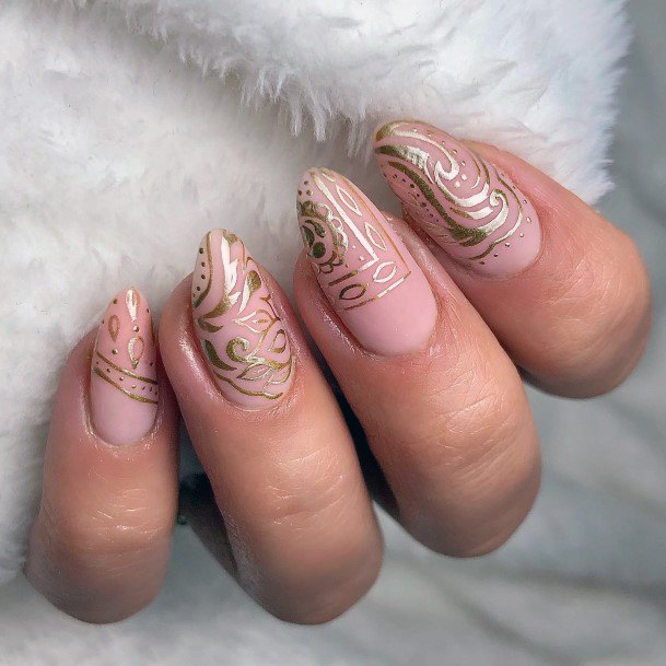 Ravishing Henna Nail On Female