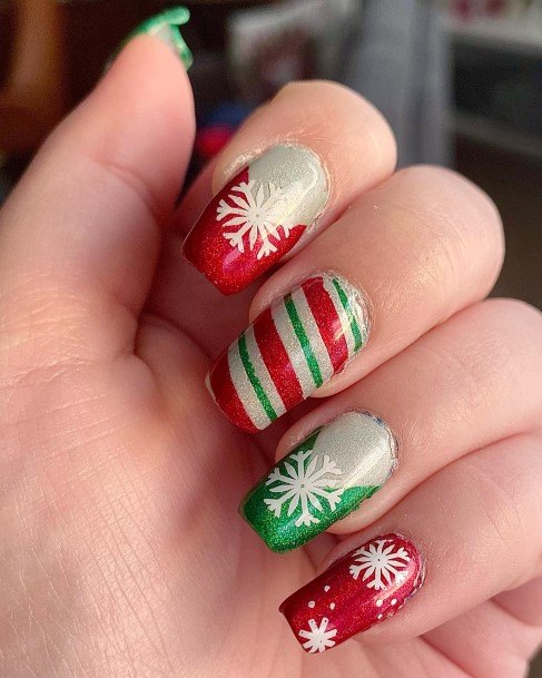 Red And Green Nails Feminine Ideas