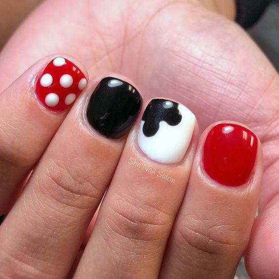 Red Black And White Art Short Nails For Women
