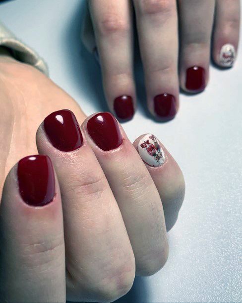Red Short Nails With Accent For Women