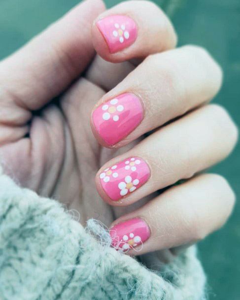 Regular White Daisy On Rose Polished Nails