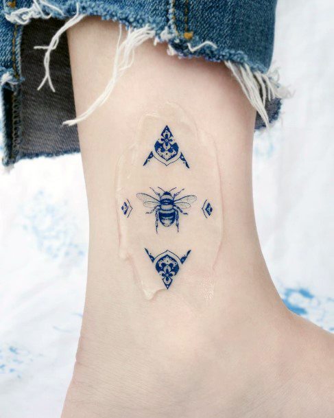 Remarkable Womens Bee Tattoo Ideas