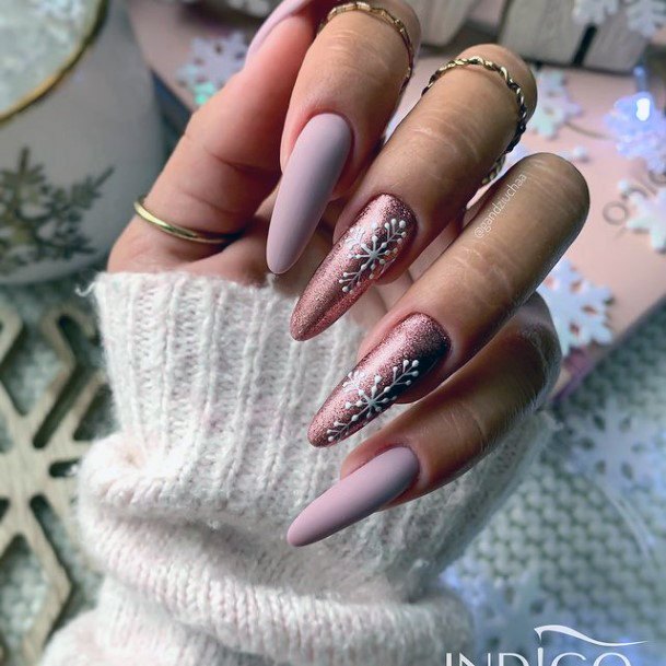 Remarkable Womens Holiday Nail Ideas