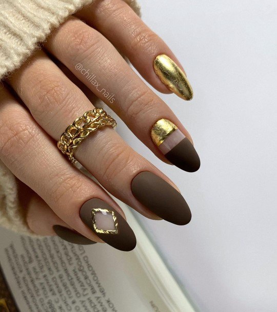 Remarkable Womens Metallic Gold Nail Ideas