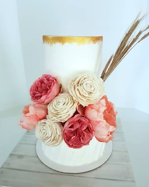 Rose Decorated Country Wedding Cake Design