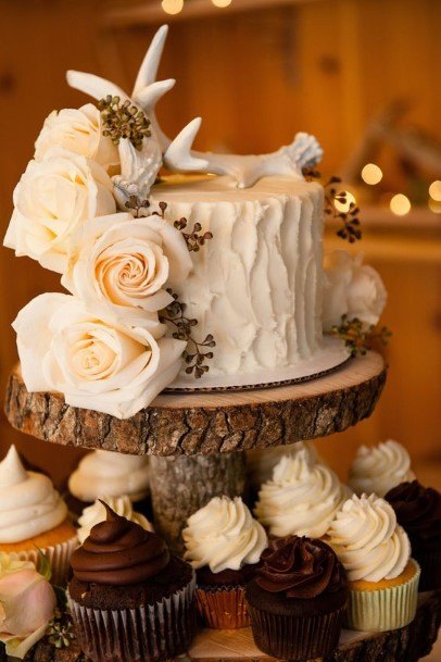 Roses On Country Wedding Cakes