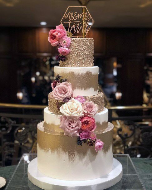 Roses On Golden White Wedding Cake