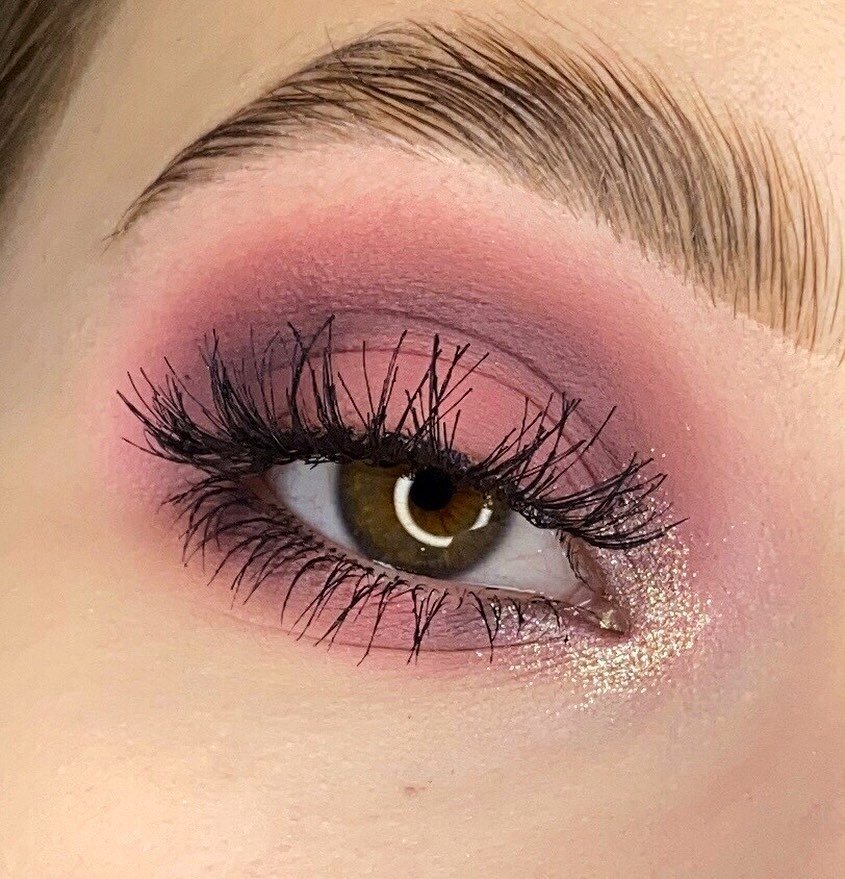 Rosy Pink Smudged Eye Makeup Looks Women