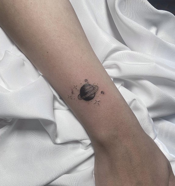 Saturn Womens Feminine Saturn Tattoos