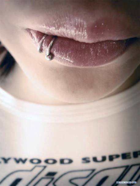 Seductive Double Spider Bite Lip Piercing Ideas For Girls