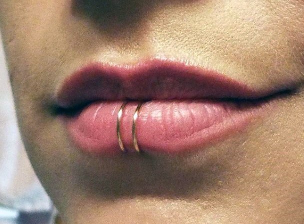 Sexy And Exquisite Spider Bite Piercings On Lip Ideas For Women