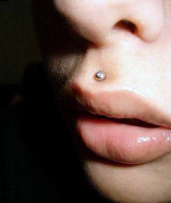 Sexy And Feminine Medusa Piercing Ideas For Young Women