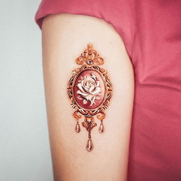 Sexy Pearl Tattoo Designs For Women