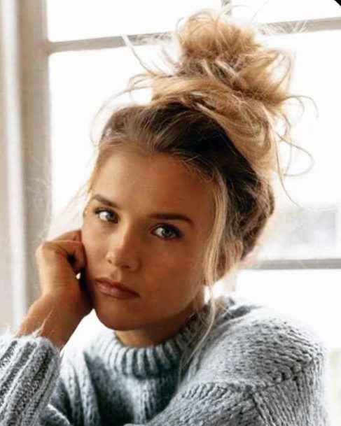 Top 50 Best Messy Hairstyles For Women - Cute Bed Head Looks