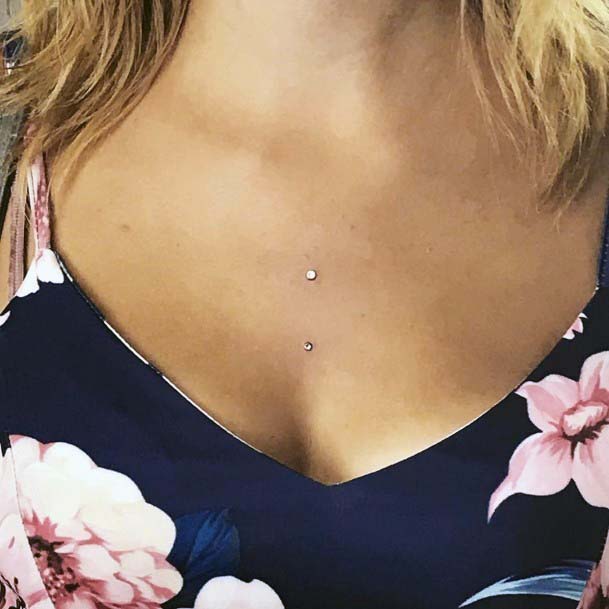 Sexy Vertical Clevage Dermal Cool Piercing Design For Girls