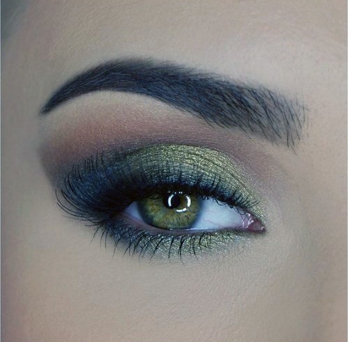 Shimmering Brown Green Eyeshadow Women