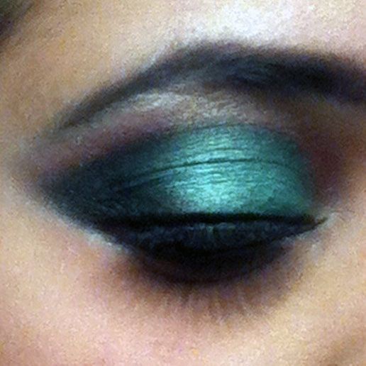 Shimmering Hues Dark Green Eyeshadow Women