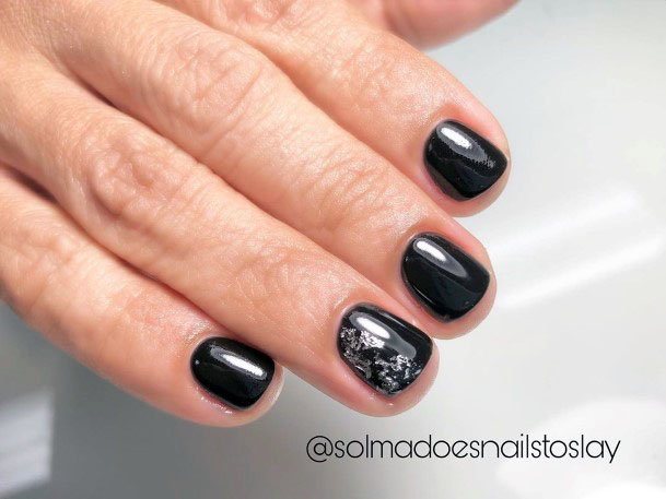 Shiny Black Silver Crackle Gel Nail Inspiration For Women