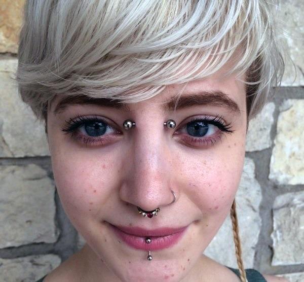 Shiny Trendy Bridge And Beautiful Septum Nose Piercing Ideas For Women