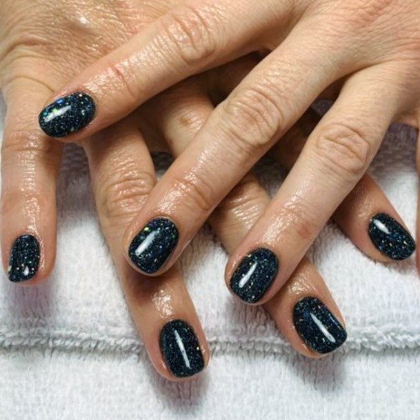 Short Gorgeous Black Sparkly Gel Nail Design For Women