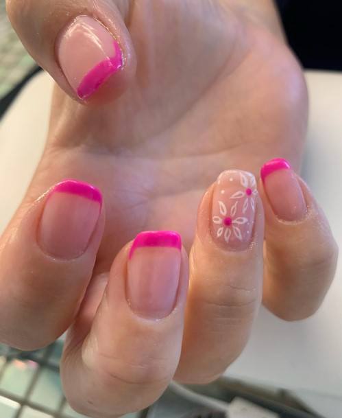 Short Pink And White Nail Feminine Designs