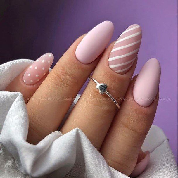 Short Pink And White Nail For Ladies