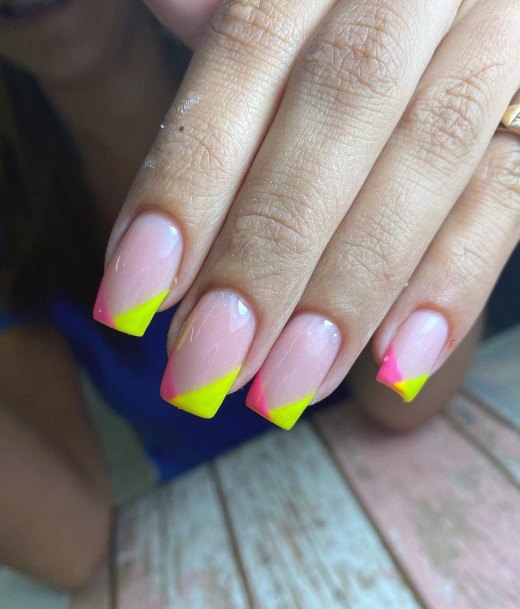 Short Summer Nail Feminine Designs