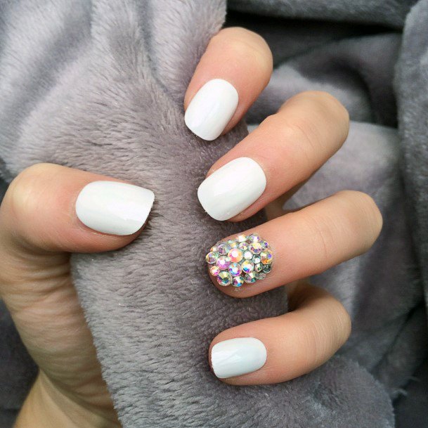 Short White Nails And Thick Sparkles For Women