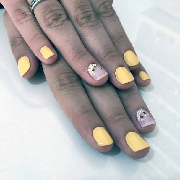 Short Yellow Nails Women