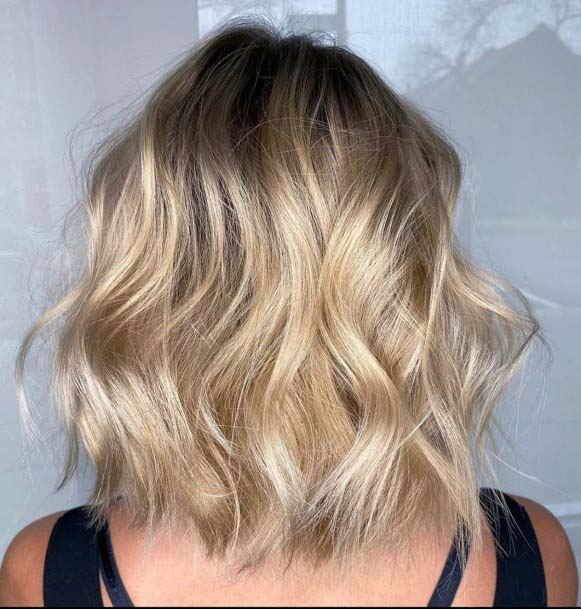 Shoulder Length Medium Blonde Easy Waves Summer Hairstyles For Women