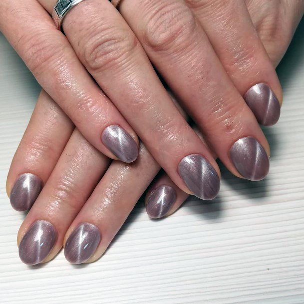 Silver With Lightening Streaks Cat Eye Nails