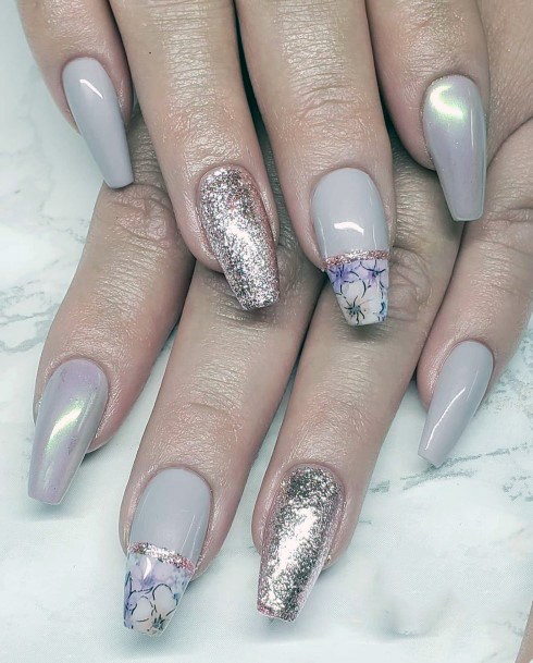 Silvery Light Purple Nails