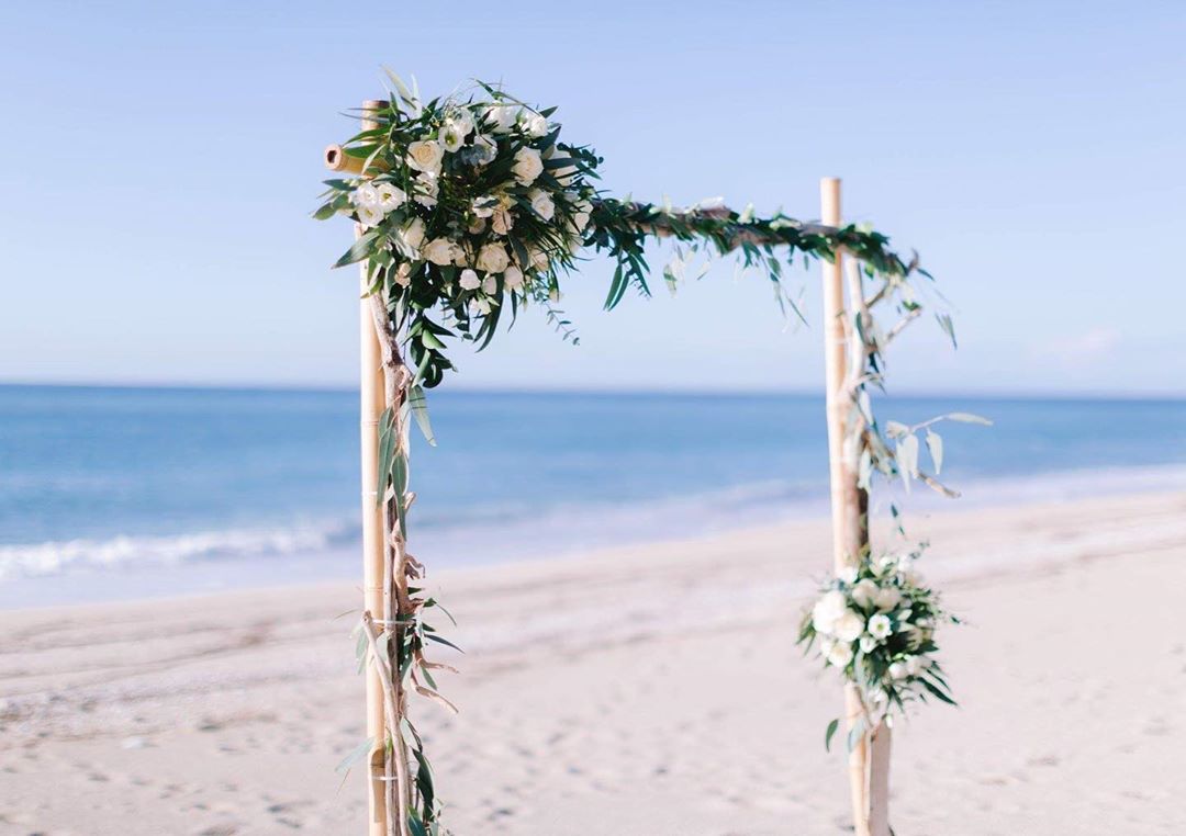 Simple Arch Wedding Flowers