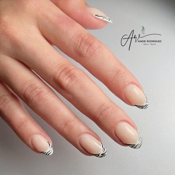 Simple Black French Tip Nail For Women