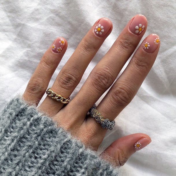 Simple Dotted Daisy Design On Nails