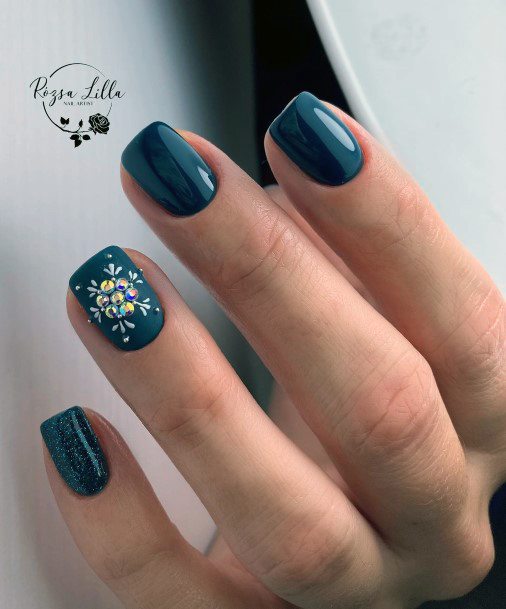 Simple Winter Nail For Women