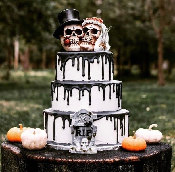 Skull Toppers Halloween Wedding Cake