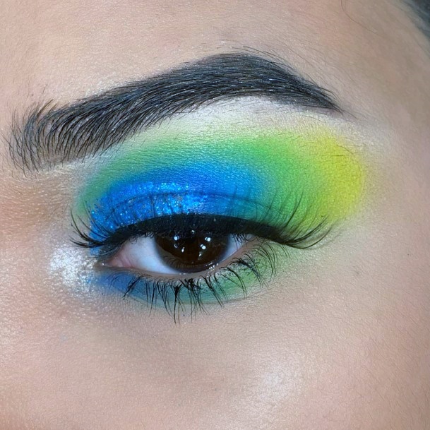 Sky Blye And Green Eyeshadow Women