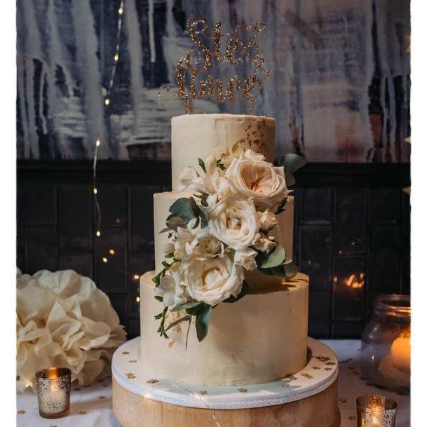 Sleek White Floral Decoration Wedding Cake Table Ideas