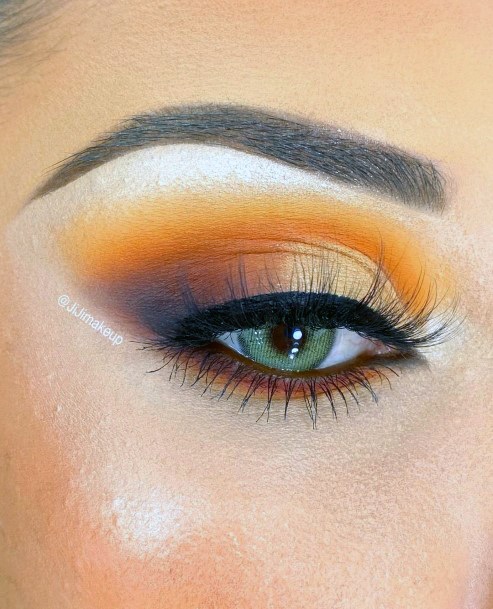 Smoky Womens Orange And Brown Eyeshadow Ideas