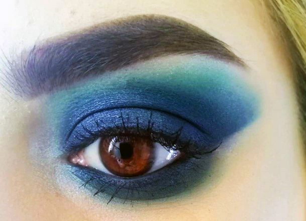 Smudged Blue Eyeshadow Effect For Women