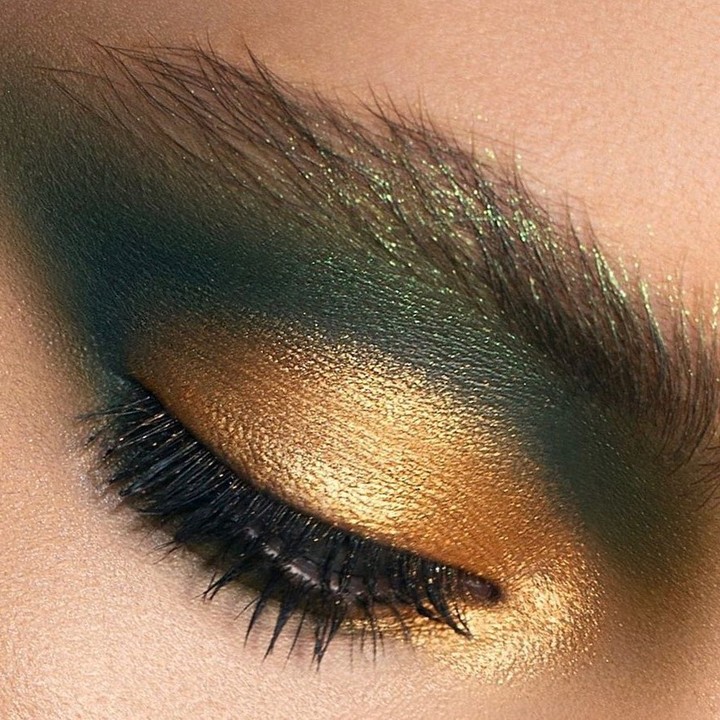 Smudged Gold Eyes Makeup For Women