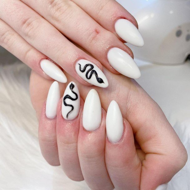 Snake Nail Feminine Designs