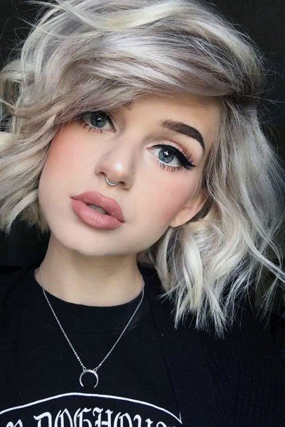 Snazzy Salt And Pepper Short Hairstyle For Women