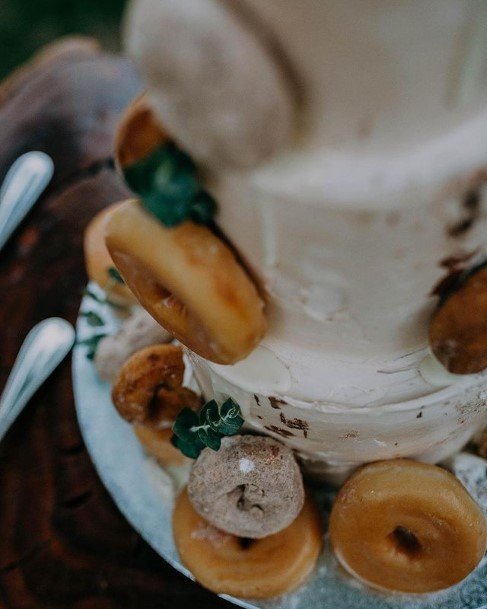 Snow White Wedding Cake And Donut