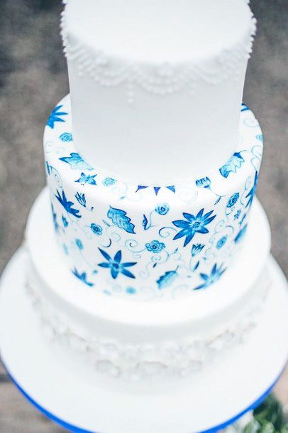 Sparkling Blue Stars On White Wedding Cake