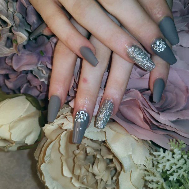 Sparkling Silver Grey Nail Art