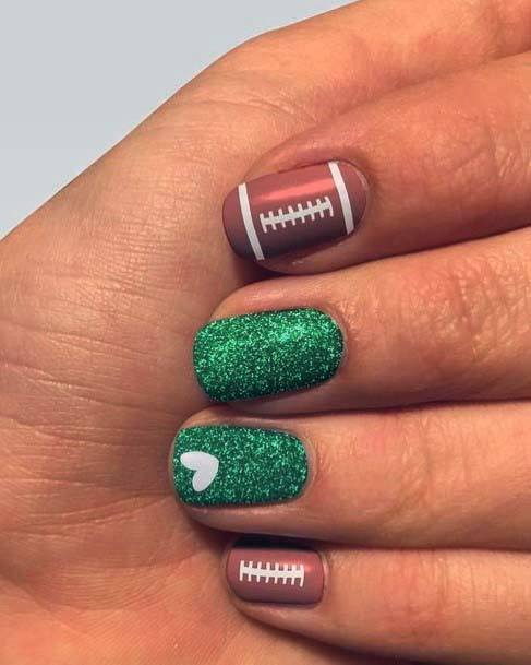 Sparkly Green Accent Sport Nails For Women