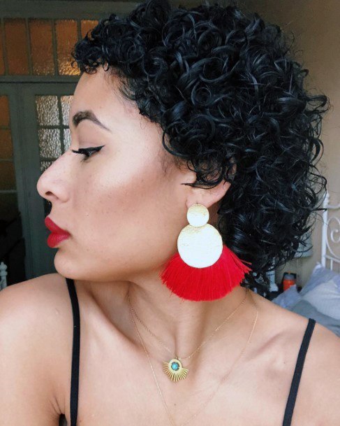 Spiral Short Curly Hairstyle For Black Women