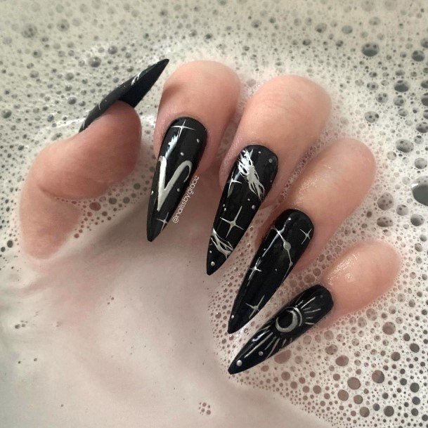 Spooky Nail Feminine Designs